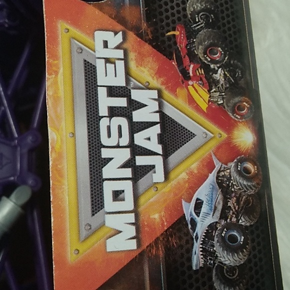 NWT Son-Uva Digger Monster Jam Grave Digger Truck Scale 1/24 Collectible - Picture 6 of 10